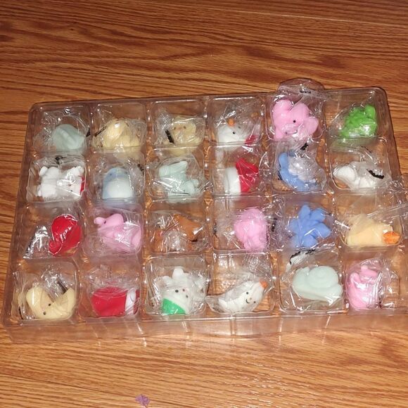 Advent Calendar  Christmas 24 mochi squishables to open New in sealed packages - Picture 4 of 11